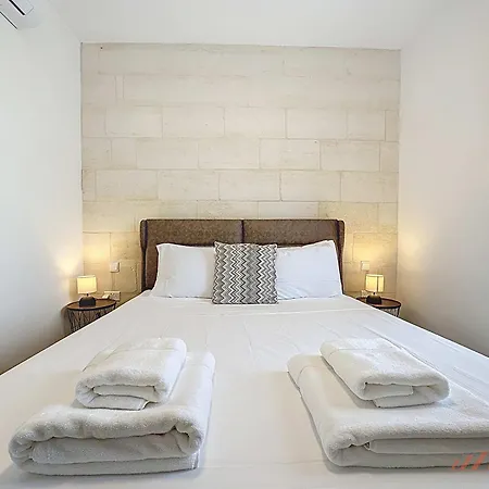 Peaceful With Private Pool And Rooftop Jacuzzi Xaghra