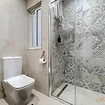 Peaceful With Private Pool And Rooftop Jacuzzi Villa *