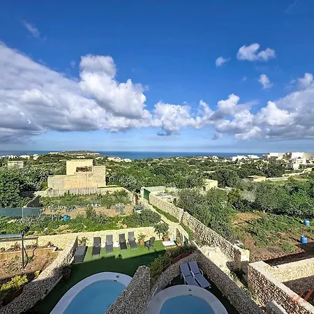 Peaceful With Private Pool And Rooftop Jacuzzi Villa *