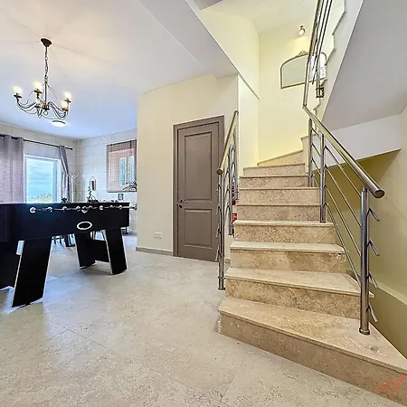 Peaceful With Private Pool And Rooftop Jacuzzi Villa Xagħra
