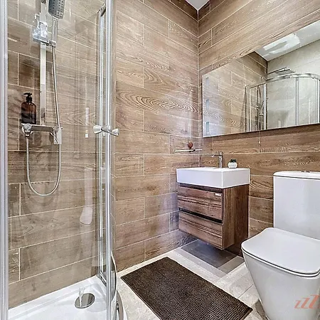 Вилла Peaceful With Private Pool And Rooftop Jacuzzi