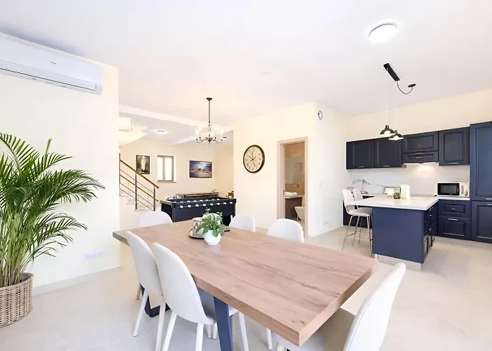 וילה Peaceful With Private Pool And Rooftop Jacuzzi Xagħra