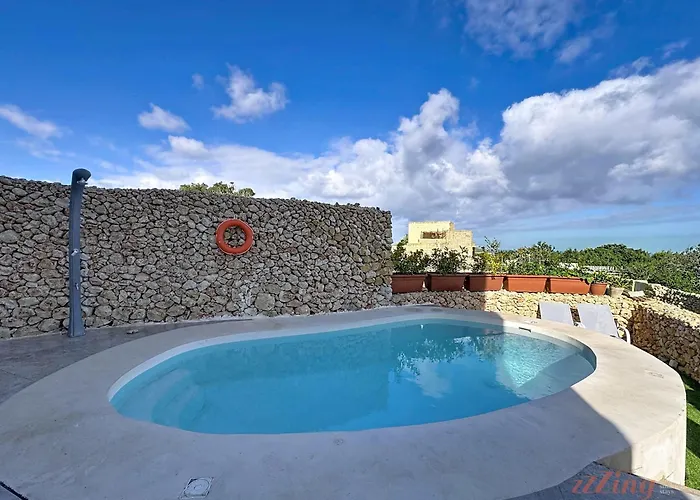 Peaceful With Private Pool And Rooftop Jacuzzi Villa *