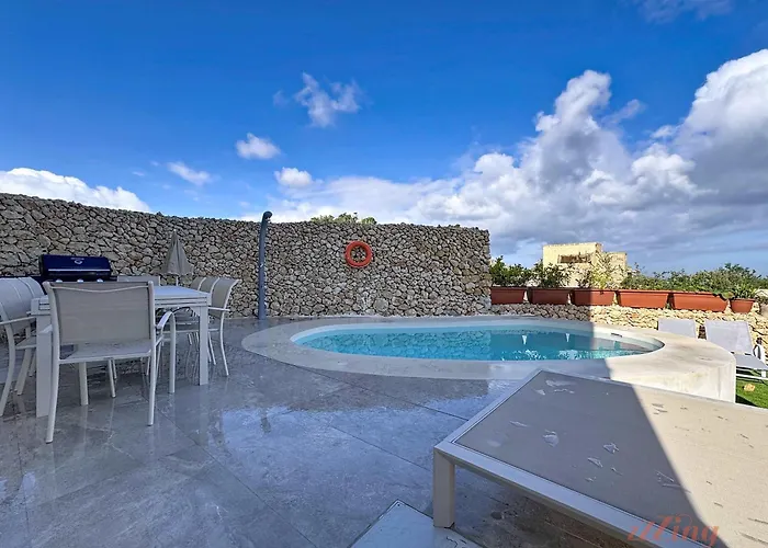 Peaceful With Private Pool And Rooftop Jacuzzi Xaghra